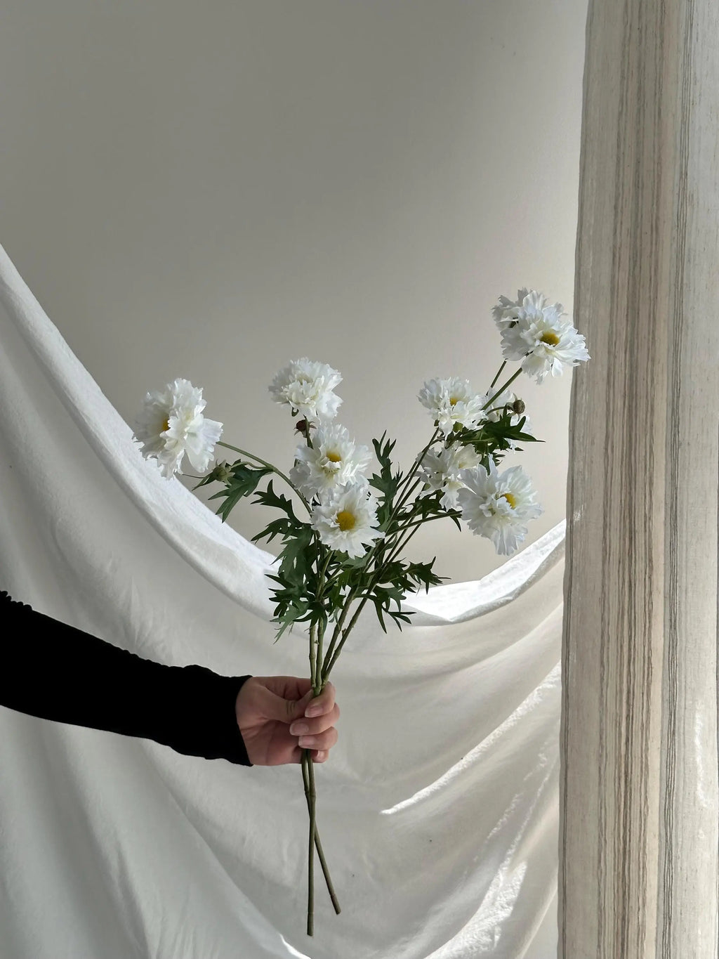 Faux Daisy in White Yellow, Artificial Plant Flowers, Fake Chamomile, Wedding Home Decor Flower, White Mini Daisy Wildflower Stem Faux Flower Place