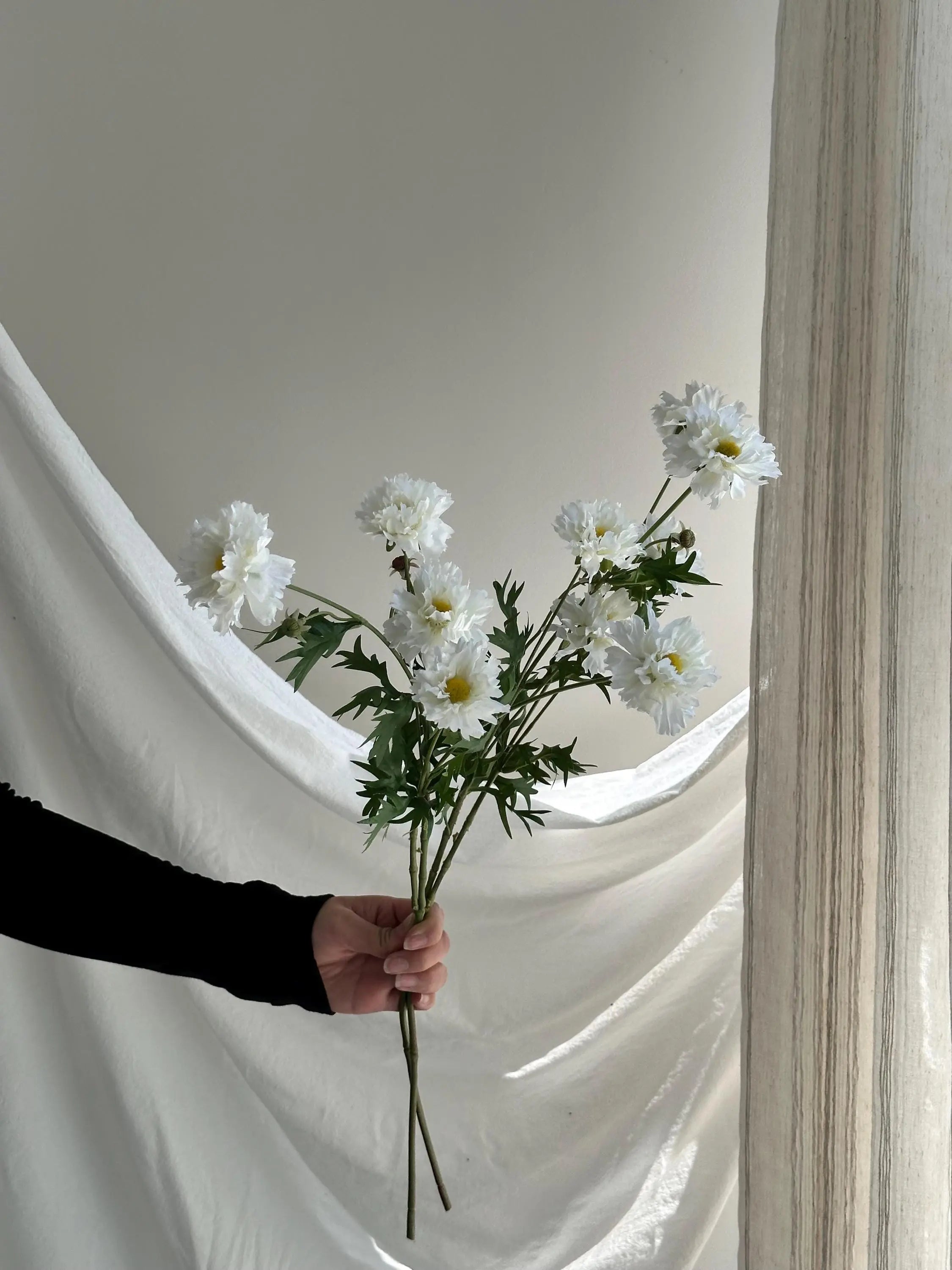 Faux Daisy in White Yellow, Artificial Plant Flowers, Fake Chamomile, Wedding Home Decor Flower, White Mini Daisy Wildflower Stem Faux Flower Place