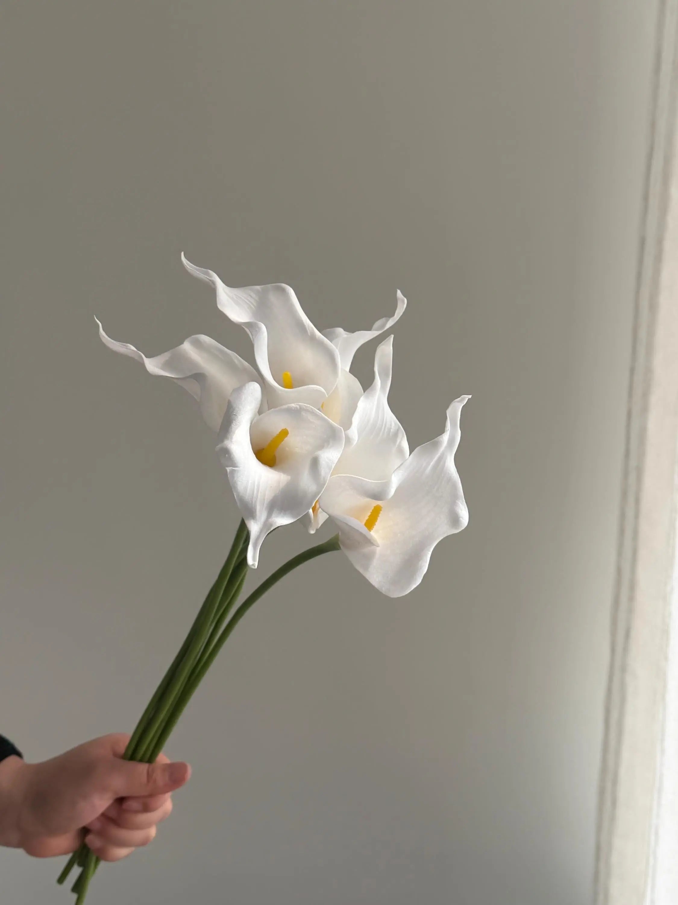 Faux Calla Lily bouquet for Bridal Shower, 6pc Artificial lily of the valley, Mini Calla Lily Bouquet,Wedding Ceremony Flower for Bride Faux Flower Place