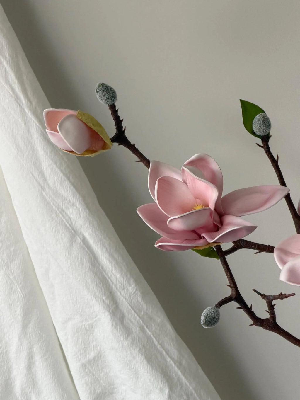 Faux Magnolia Artificial flower Silk Magnolia Branches, Dinner Wedding Arrangement, Fake Flower Faux Magnolia, Table decor Faux Flower Place