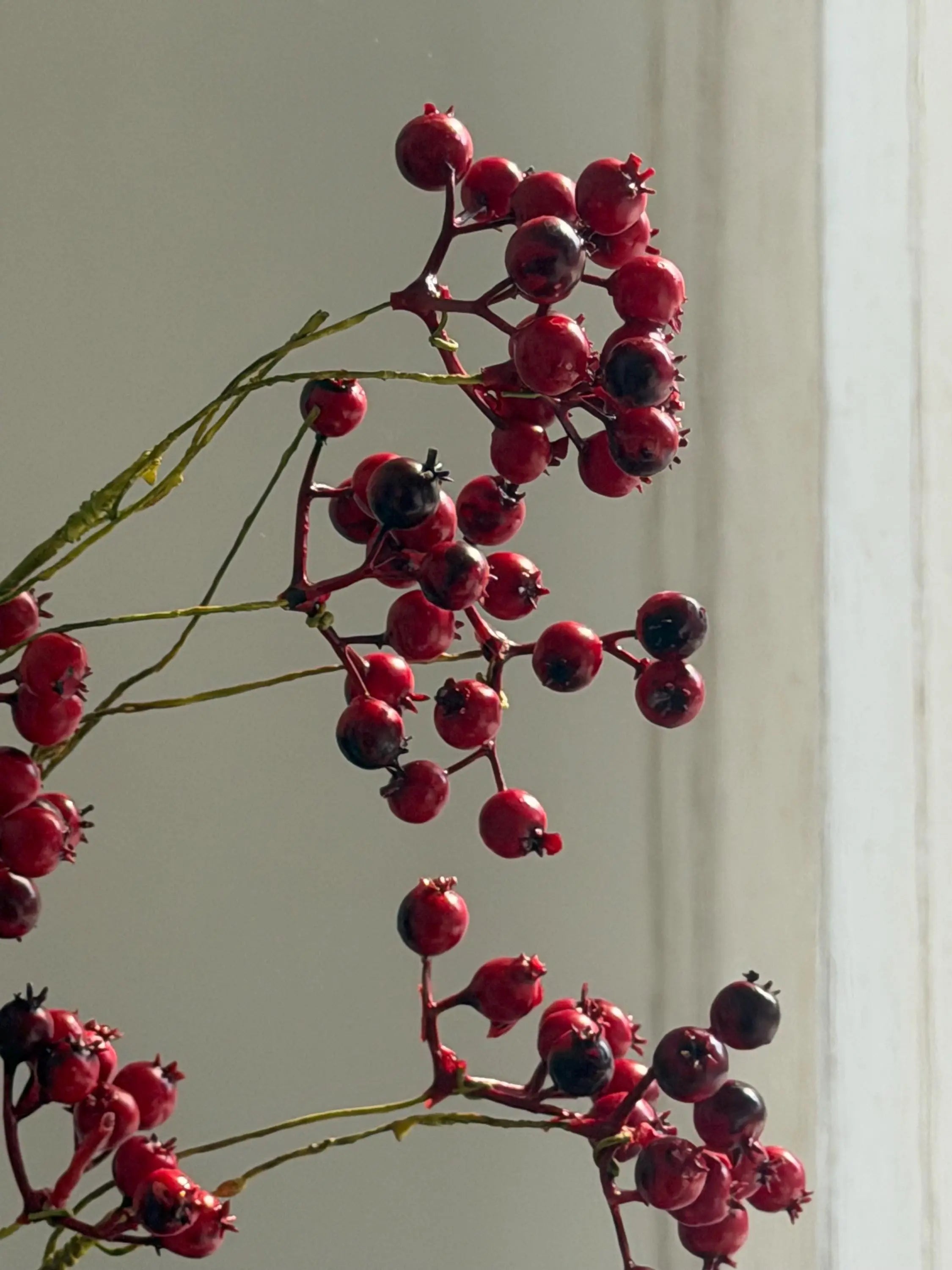 Faux Cranberry Branch, 29inch fake red berry Stem,Artificial Berry,Faux Burgundy Branches,Farmhouse Vase Filler,Flower Arrangement Decor Faux Flower Place