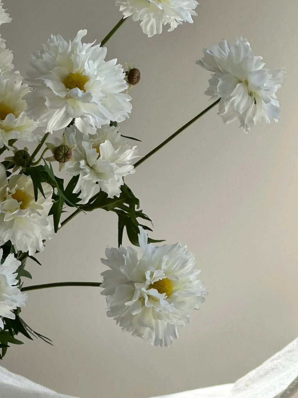 Faux Daisy in White Yellow, Artificial Plant Flowers, Fake Chamomile, Wedding Home Decor Flower, White Mini Daisy Wildflower Stem Faux Flower Place