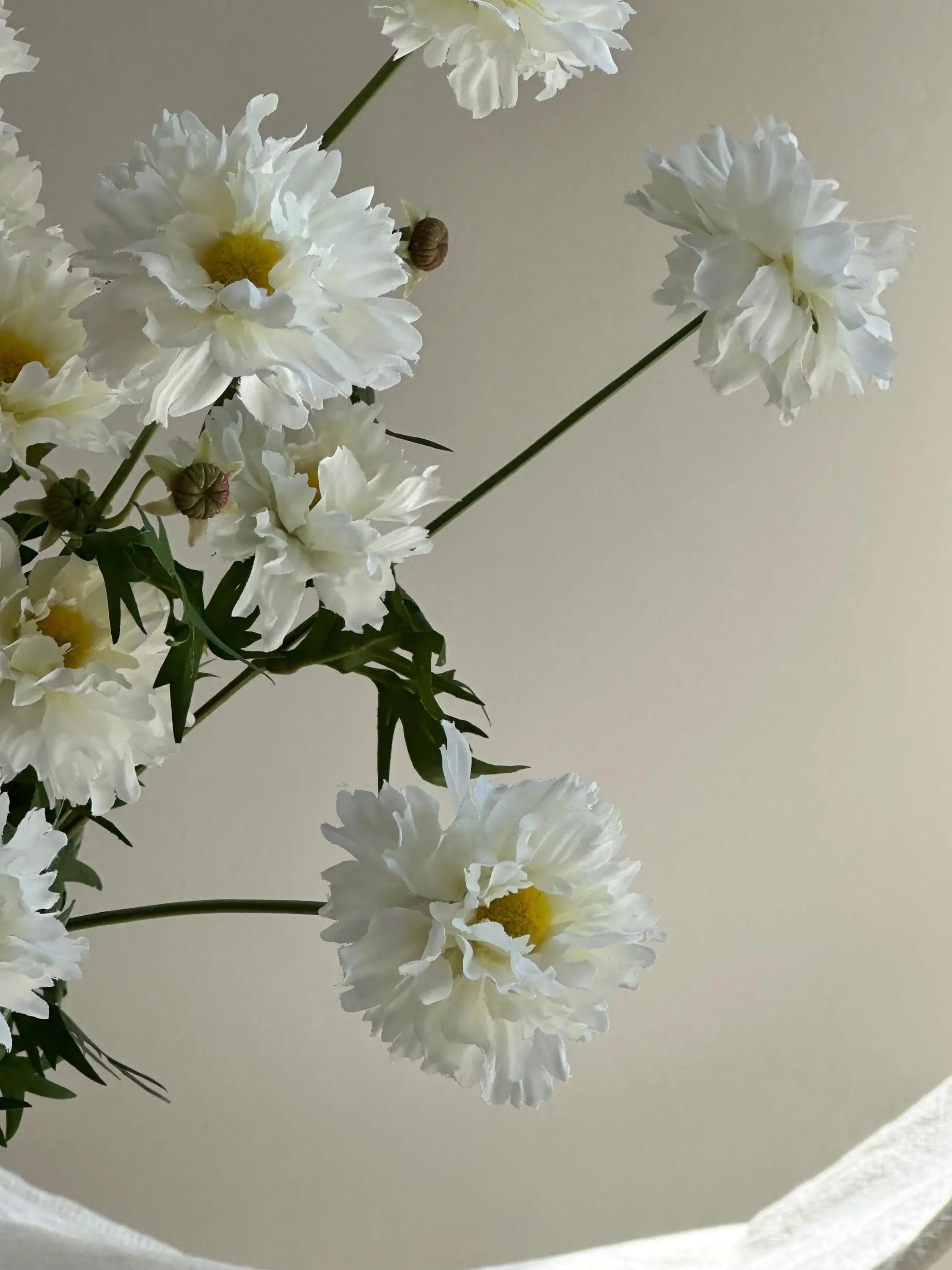 Faux Daisy in White Yellow, Artificial Plant Flowers, Fake Chamomile, Wedding Home Decor Flower, White Mini Daisy Wildflower Stem Faux Flower Place